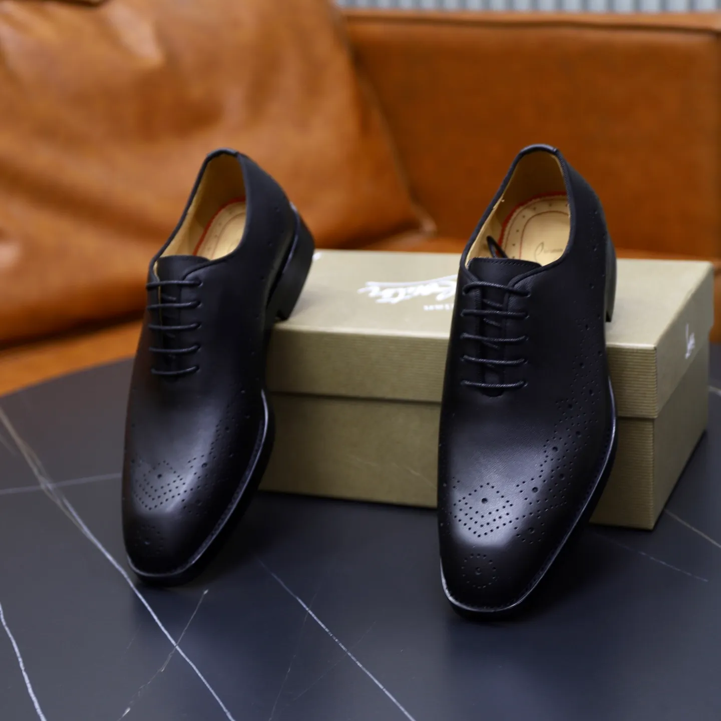 Ex-factory price: 620💰Christia*.Loubouti*🆑High-end men’s business formal leather shoes | Classic red sole shoes | Original imported first-layer cowhide | Water-dyed cowhide lining | Italian imported red rubber outsole | High-end luxury | Perfect interpretation of fashion, sunshine, style, suitable for various occasions Size: 39-44 (38.45 custom-made)